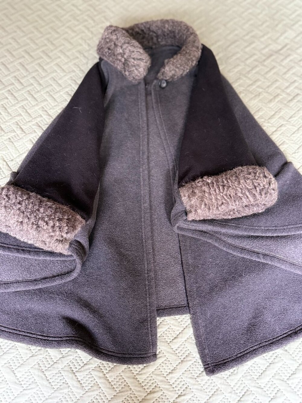 Women’s Gray Parkhurst Cape Coat – One Size – Cozy Elegant Wrap